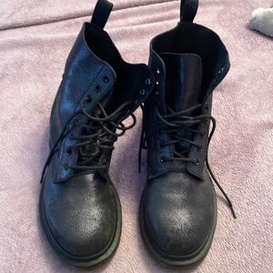 Doc Martens Pascal boots.  Metallic black. US 9 / UK 7